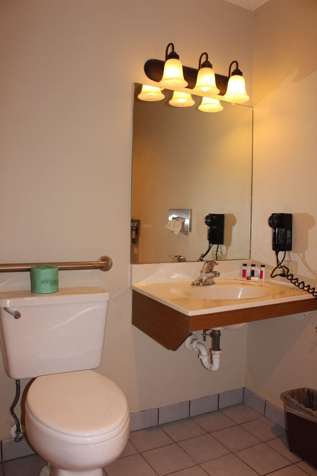 Super 8 By Wyndham Chamberlain Sd Hotell Exteriör bild
